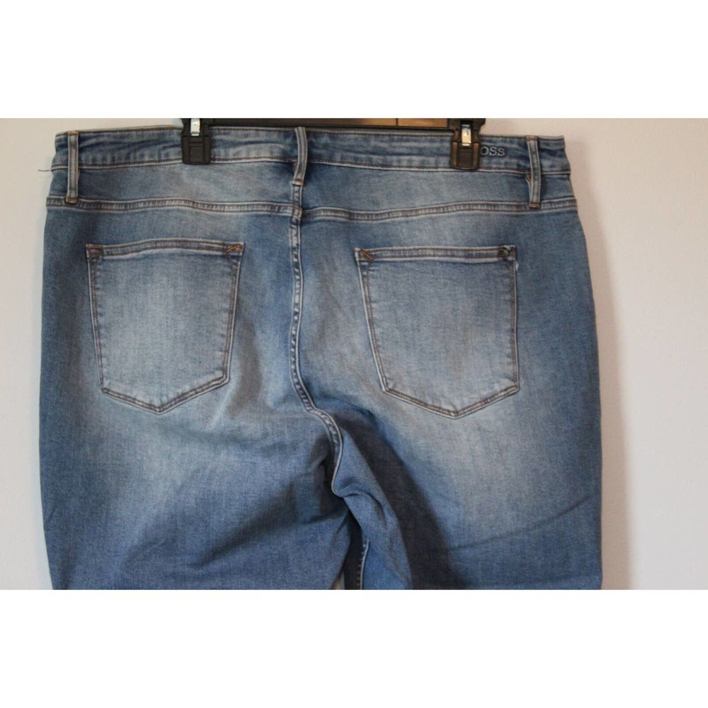 Vigoss Marley Distressed Midrise Cuffed Capri Light Wash Plus Size 22 H14763 - Picture 11 of 14